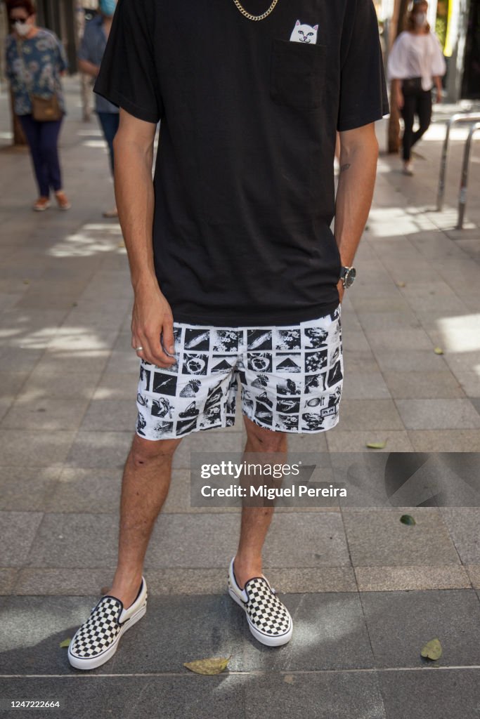 Torpe cine Gimnasta Eugenio wears Vans Ultracush sneakers and socks, Obey shorts, Ripndip...  Fotografía de noticias - Getty Images