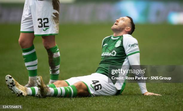 Aiden McGeady pulls up with a hamstring injury during a cinch Premiership match between Hibernian and Kilmarnock at Easter Road, on February 18 in...