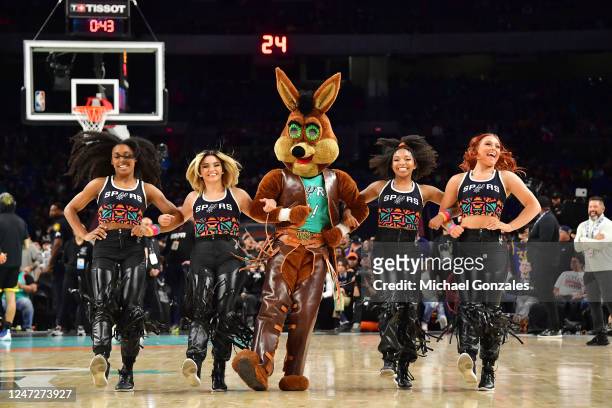 Mascot The Coyote of the San Antonio Spurs dances with the Spurs Hype Squad during the game against the Golden State Warriors on January 13, 2023 at...