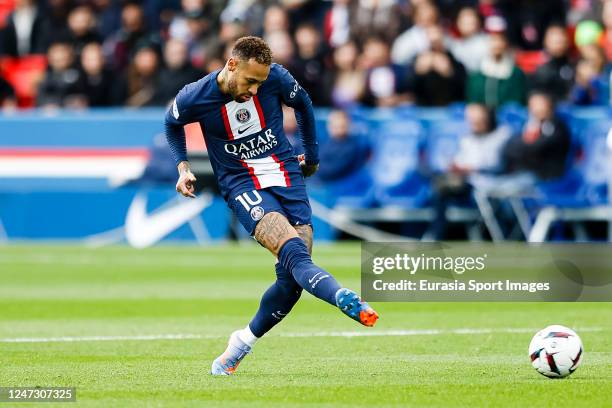 Neymar Junior of Paris Saint Germain passes the ball during the Ligue 1 match between Paris Saint-Germain and Lille OSC at Parc des Princes on...