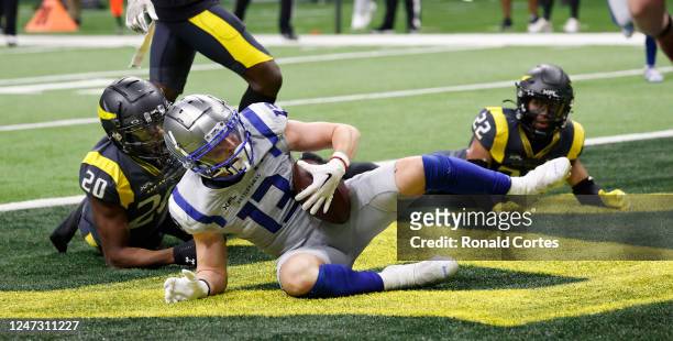 Austin Prowl of the St. Louis Battlehawks makes the winning reception in the fourth quarter as Kemah Siverand of the San Antonio Brahmas defends at...