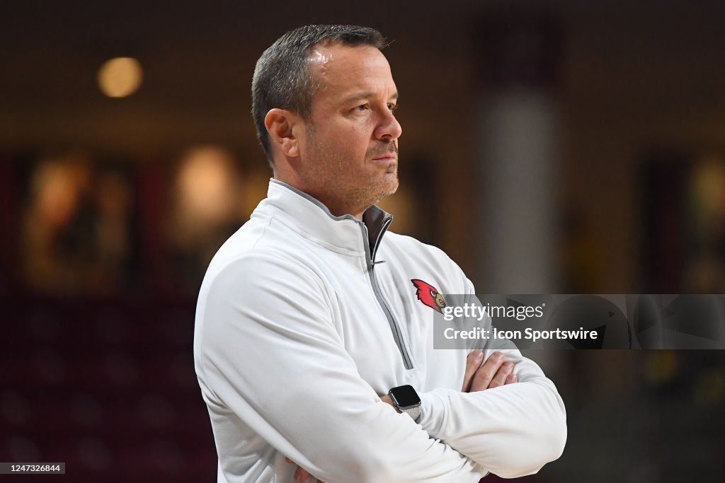 Louisville Cardinals head coach Jeff Walz looks on during a women's... News  Photo - Getty Images