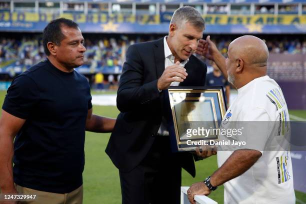 Martin Palermo, coach of Platense, and former Boca Juniors' players, greets football council members of Boca Juniors, Marcelo Delgado and Mauricio...