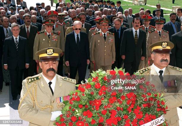 Syrian President Hafez al-Assad leads a special wreath-laying ceremony at the Unknown Soldier memorial in Damascus 06 October 1999 to mark the 26th...