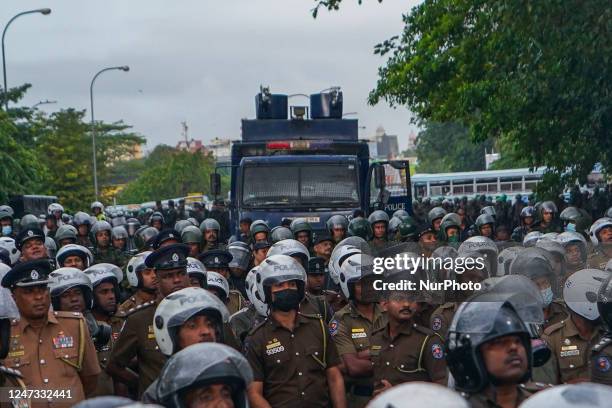 Anti Riot Unit Police 436 Sri Lankan Members Of Parliament Stock Photos, High-Res Pictures ...