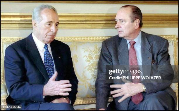 French President Jacques Chirac confers with former Socialist Israeli Prime Minister Shimon Peres during their meeting held at the Elysee...