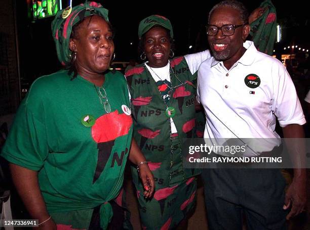 Ronald Venetiaan, head of the NPS is campaigning with his assistants 25 May 2000 in Paramaribo. General elections were hold in the former colony of...