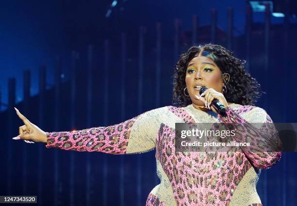 February 2023, Hamburg: US singer Lizzo sings on stage at Barclays Arena. Photo: Marcus Brandt/dpa