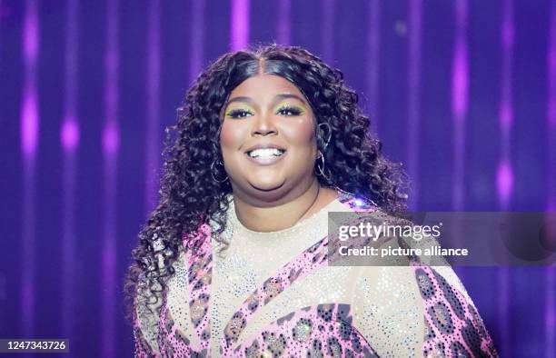 February 2023, Hamburg: US singer Lizzo sings on stage at Barclays Arena. Photo: Marcus Brandt/dpa