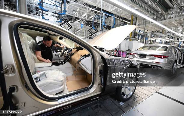 February 2023, Sindelfingen: Employees of the German automaker Mercedes work on the production line at the Sindelfingen plant. Mercedes CEO Ola...