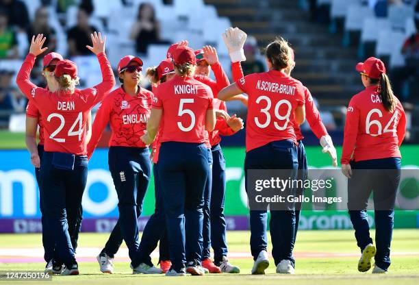 England celebrates the wicket of Omaima Sohail of Pakistan during the ICC Women's T20 World Cup match between England and Pakistan at Newlands...