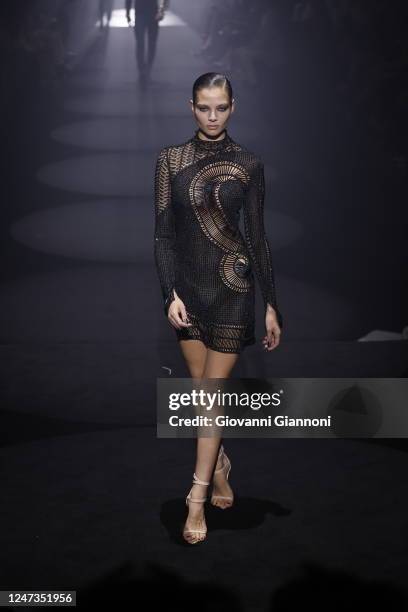 Model Alesya Kafelnikova on the runway at Julian MacDonald Fall 2023 Ready To Wear Fashion Show on February 19, 2023 at Freemasons Hall in London,...