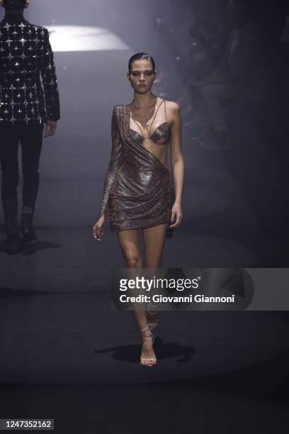 Model Alesya Kafelnikova on the runway at Julian MacDonald Fall 2023 Ready To Wear Fashion Show on February 19, 2023 at Freemasons Hall in London,...