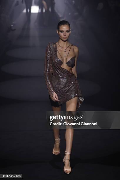 Model Alesya Kafelnikova on the runway at Julian MacDonald Fall 2023 Ready To Wear Fashion Show on February 19, 2023 at Freemasons Hall in London,...