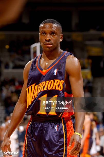 Earl Boykins of the Golden State Warriors plays against the Washington Wizards on January 10, 2003 at the MCI Center in Washington DC. NOTE TO USER:...