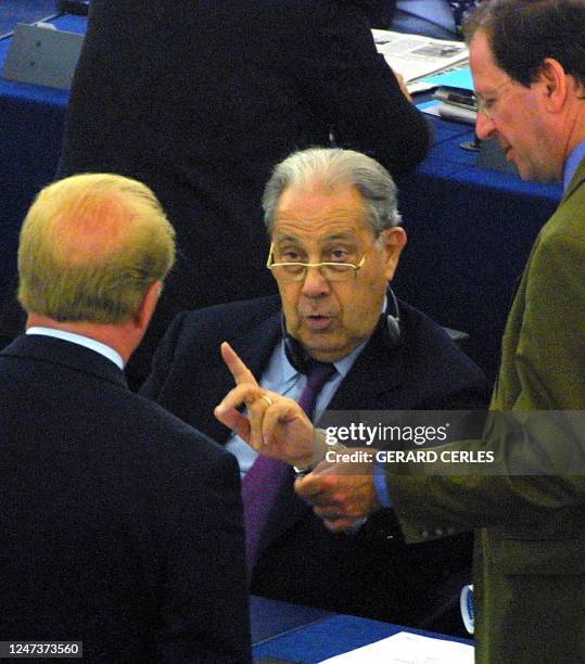 French Eurodeputy Charles Pasqua speaks with unidentified colleagues, 03 July 2001 at the European parliament in Strasbourg, eastern France. Pasqua,...