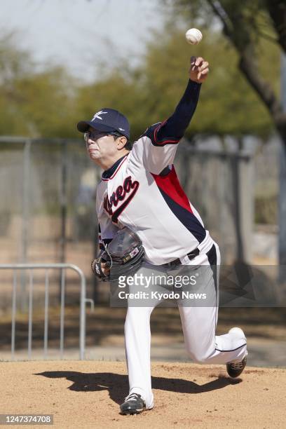 Left-hander Yang Hyeon Jong does pitching practice during the South Korean national baseball team's training camp in Tucson, Arizona, on Feb. 18 in...