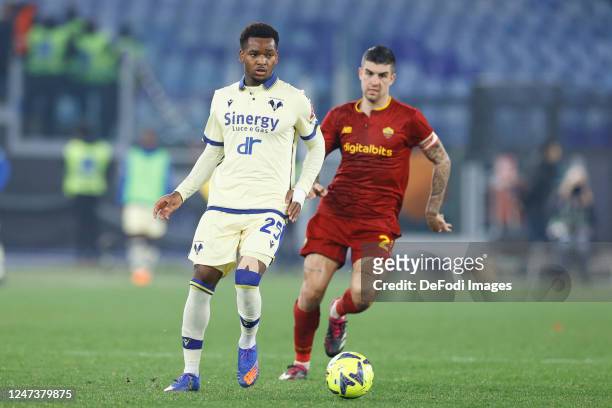 Jayden Braaf of Hellas Verona controls the ball during the Serie A match between AS Roma and Hellas Verona at Stadio Olimpico on February 19, 2023 in...