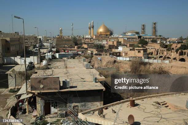 February 2023, Iraq, Samarra: A general view of the Al-Askari mosque, Resting Place of the Two Imams Ali al-Hadi and Hassan the al-Askari, during the...