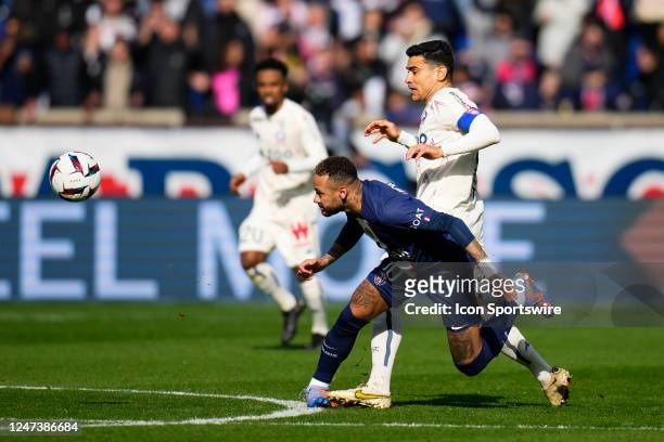 Neymar Jr twists his ankle while trying to pass Benjamin Andre during the French Ligue 1 match between Paris Saint-Germain and LOSC Lille at Parc des...