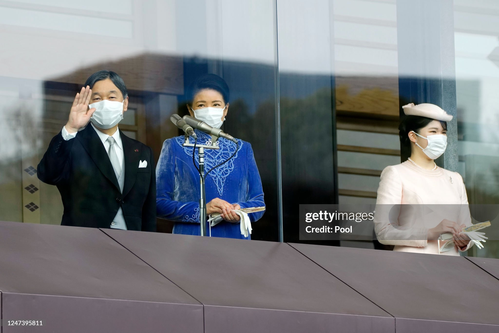 japans-emperor-naruhito-accompanied-by-empress-masako-and-their-daughter-princess-aiko-greet.jpg