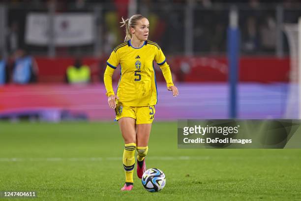 Hanna Lundkvist of Sweden controls the ball during the Women's friendly match between Germany and Sweden at Schauinsland-Reisen-Arena on February 21,...