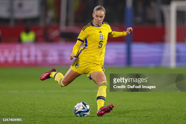 Hanna Lundkvist of Sweden controls the ball during the Women's friendly match between Germany and Sweden at Schauinsland-Reisen-Arena on February 21,...