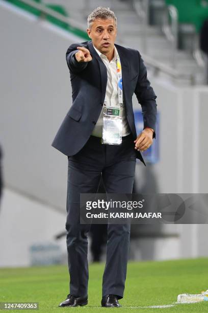 Duhail's Argentine coach Hernan Crespo speaks to his players during the AFC Champions League quarter-final football match between Qatar's Al-Duhail...