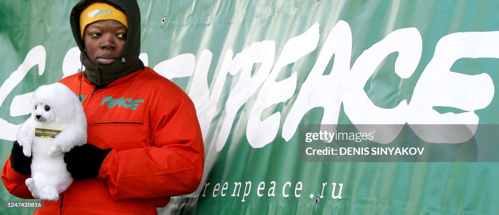 RUSSIA-GREENPEACE-BAIKAL-PROTEST
