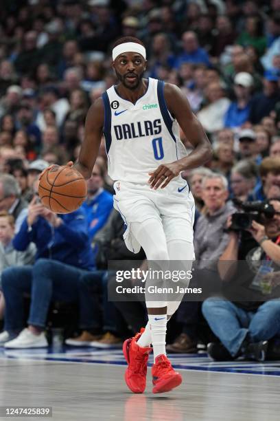 Justin Holiday dribbles the ball up the court during the game against the San Antonio Spurs on February 23, 2023 at the American Airlines Center in...