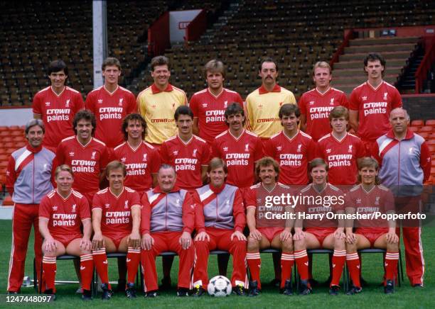 Liverpool line up for a team photograph at Anfield in Liverpool, England, circa July 1985. Back row : Alan Hansen, Gary Gillespie, Bob Bolder, Jan...