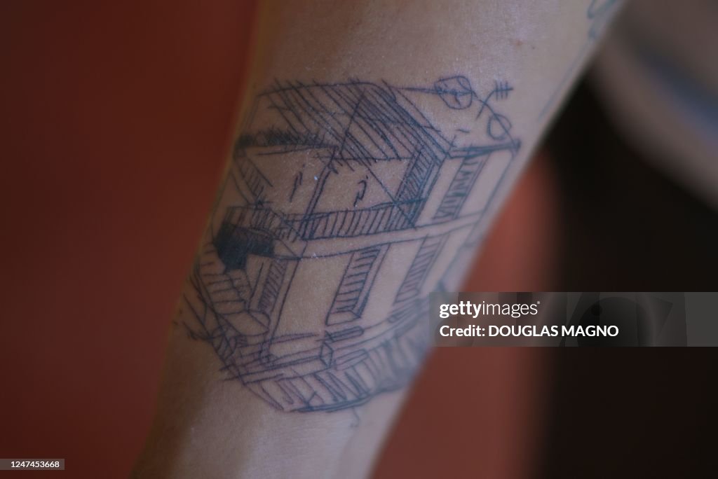 Brazilian musical artist Kdu dos Anjos shows the tattoo of his house... News Photo - Getty Images Brazilian musical artist Kdu dos Anjos shows the tattoo of his house... News Photo - Getty Images