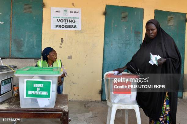 An internally displaced pperson , who were a victim of Boko Haram jihadists, casts her ballot at Namtari Ward in Yola on February 25 during Nigeria's...