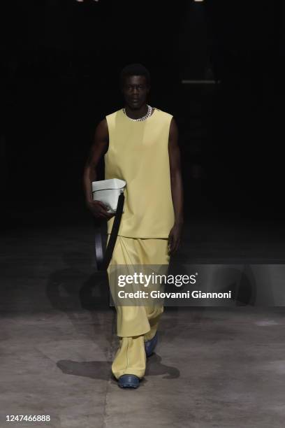Model on the runway at Jil Sander Fall 2023 Ready To Wear Fashion Show on February 24, 2023 in Milan, Italy.