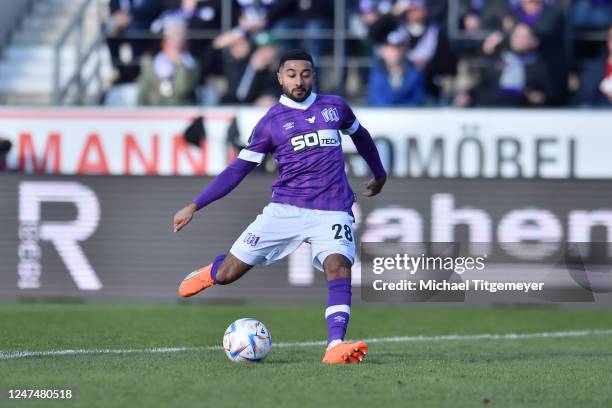 Noel Niemann of Osnabrueck runs with the ball during the 3. Liga match between VfL Osnabrück and SV Wehen Wiesbaden at Stadion an der Bremer Brücke...