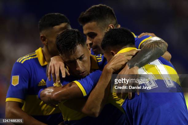Luca Langoni of Boca Juniors celebrates with teammates after scoring the first goal of his team during a match between Velez Sarsfield and Boca...