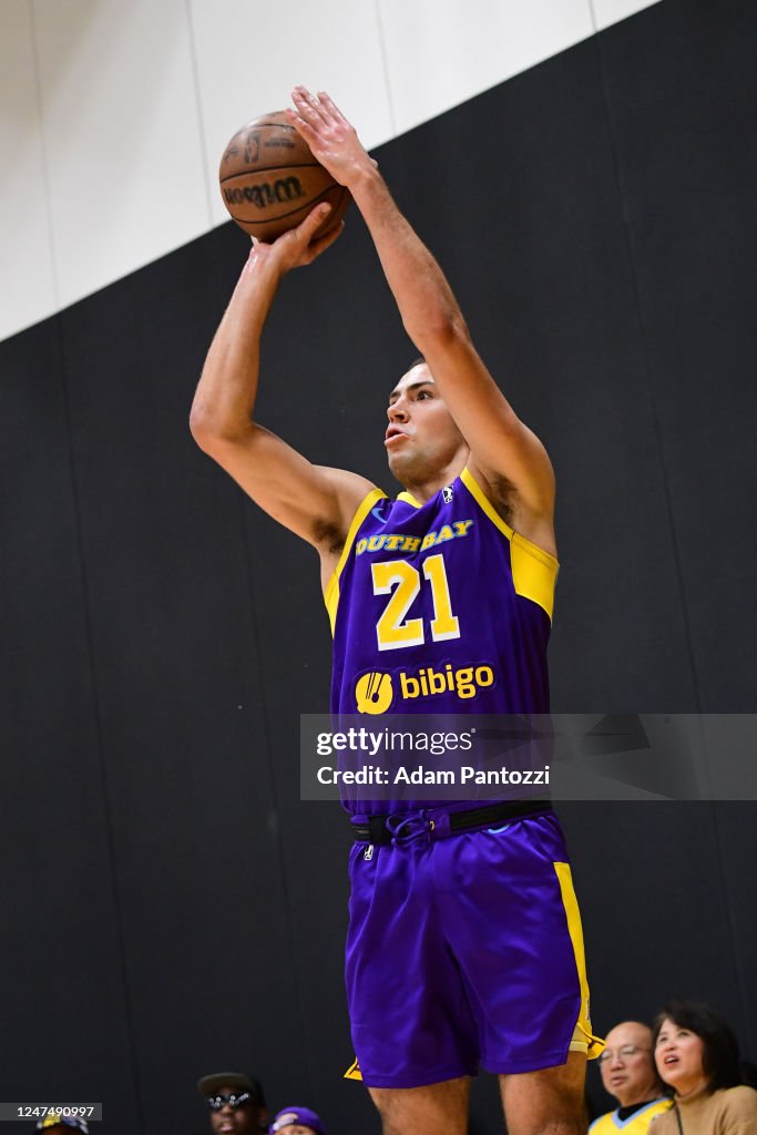 Cole Swider of the South Bay Lakers shoots during the game against