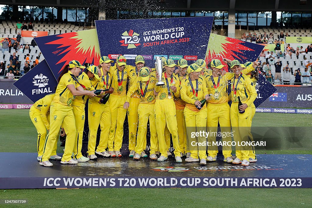 TOPSHOT-CRICKET-WC-T20-WOMEN-AUS-TROPHY