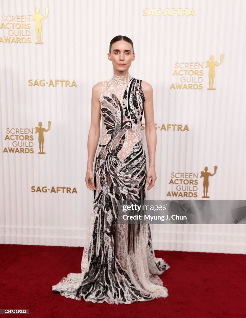 https://media.gettyimages.com/id/1247519312/photo/29th-annual-screen-actors-guild-awards-awards-arrivals.jpg?s=1024x1024&w=gi&k=20&c=iJIkU8BcIfPLoA5YvjP3UXMzUuVdiVnfpsba8KfS9no=