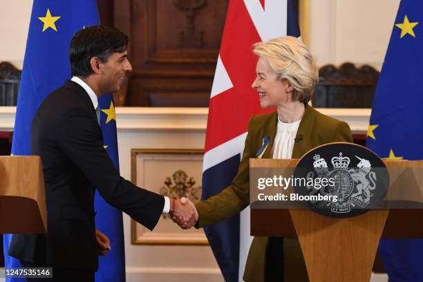 Rishi Sunak, UK prime minister, left, and Ursula von der Leyen, president of the European Commission, shakes hands following a joint news conference...