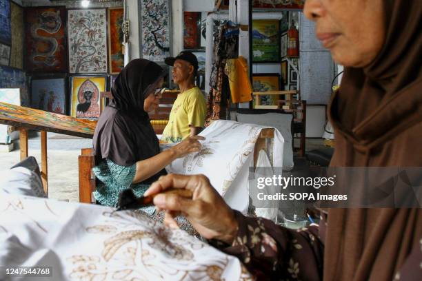Artisans works on hand-drawn batiks for wall decoration at the Batik Seno Gallery, Yogyakarta. Decorative batiks sell for anything between 150,000 to...