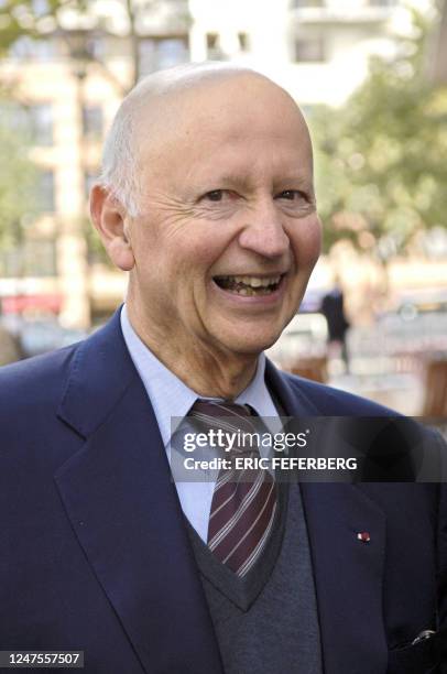 Le président du Festival de Cannes Gilles Jacob pose, le 26 septembre 2005, après l'inauguration du nouveau siège de la Cinémathèque française, rue...