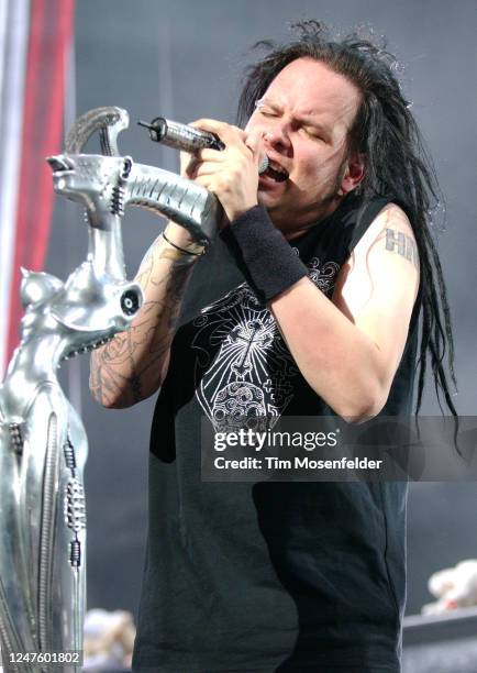 Jonathan Davis of Korn performs during Ozzfest 2003 at Cricket Pavilion on July 02, 2003 in Phoenix, Arizona.