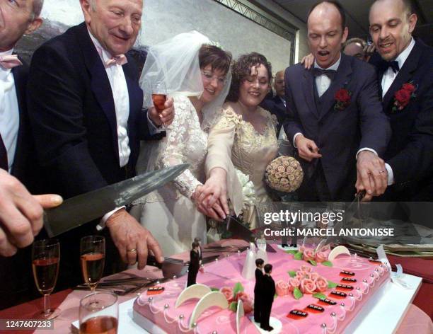 Gay couples cut the wedding cake after being married by mayor Job Cohen, a former Dutch justice minister, at the Amsterdam City Hall, 01 April 2001....