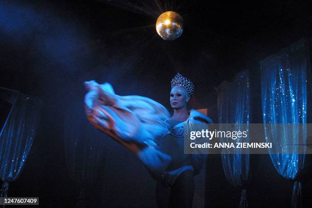 Drag artist Kieron performs "Mince" at On Broadway in Cape Town 13 November 2003. South Africa, with a post-apartheid constitution that bans...