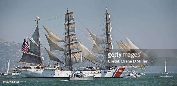 us coast guard sailing on the sea, san francisco, california - american flag ocean 個照片及圖片檔