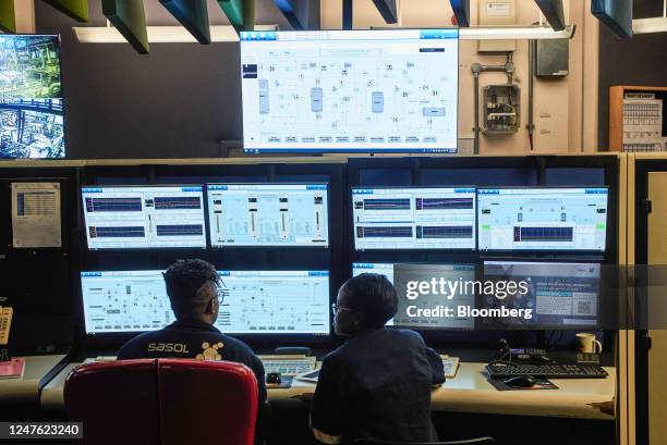 Oil And Gas Control Room Photos and Premium High Res Pictures - Getty ...