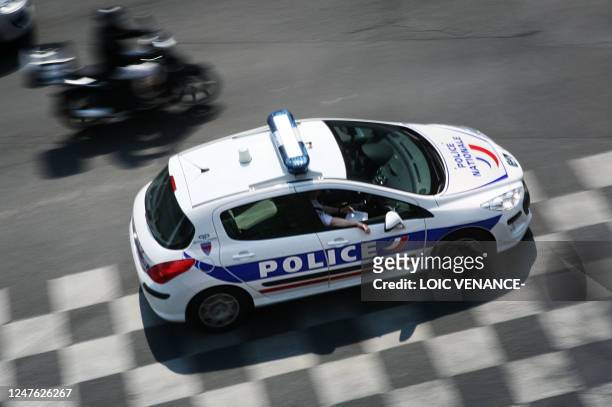 View taken on July 2, 2009 shows a police car in Paris. AFP PHOTO LOIC VENANCE