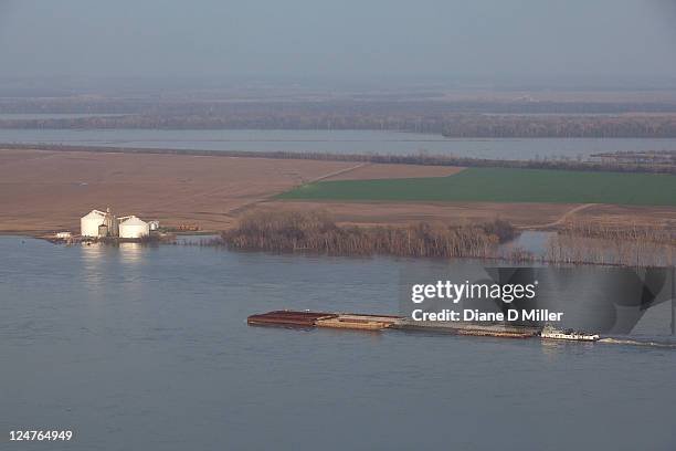 aerial view of flooding along the mississippi river south east of kennett, missouri, usa - missouri stock pictures, royalty-free photos & images