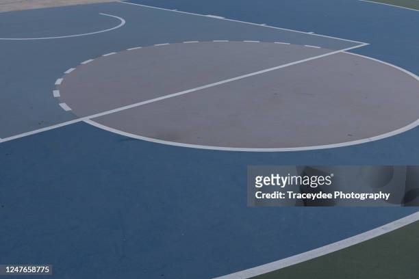 side angle view of a basketball half court - netball court stock pictures, royalty-free photos & images